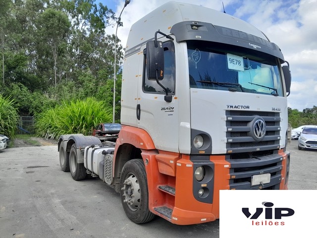 VOLKSWAGEN TRACTOR 26.420 6X4 2015