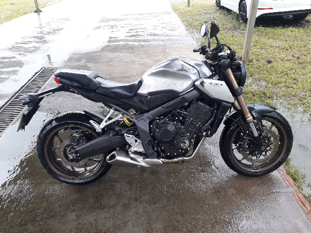 CB 650R 2021